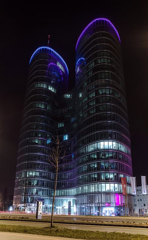 Rudeški tornjevi (Sky Office Tower by night)